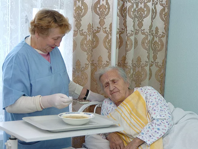 Услуги сиделки для лежачего больного